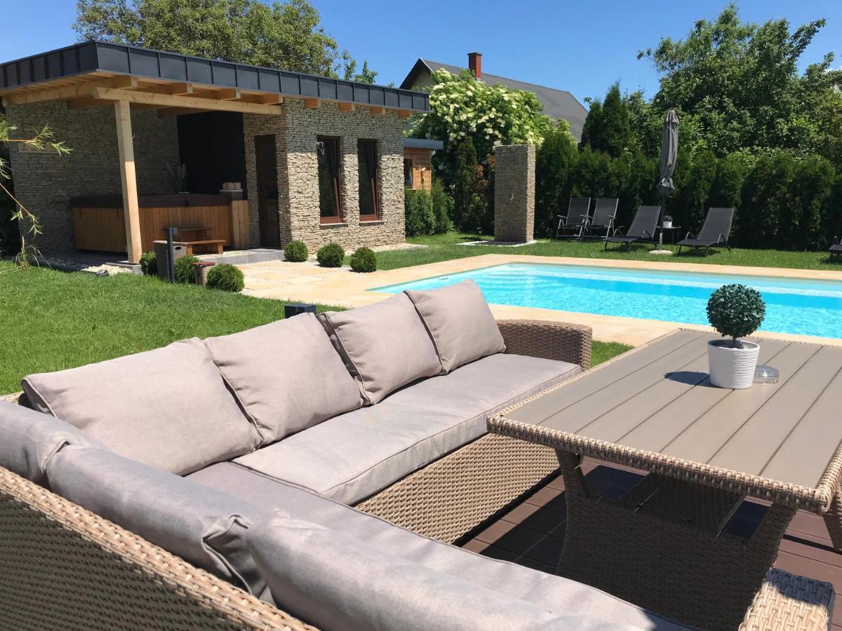Villa Aruba & Private Spa Suites Keszthely Exterior photo