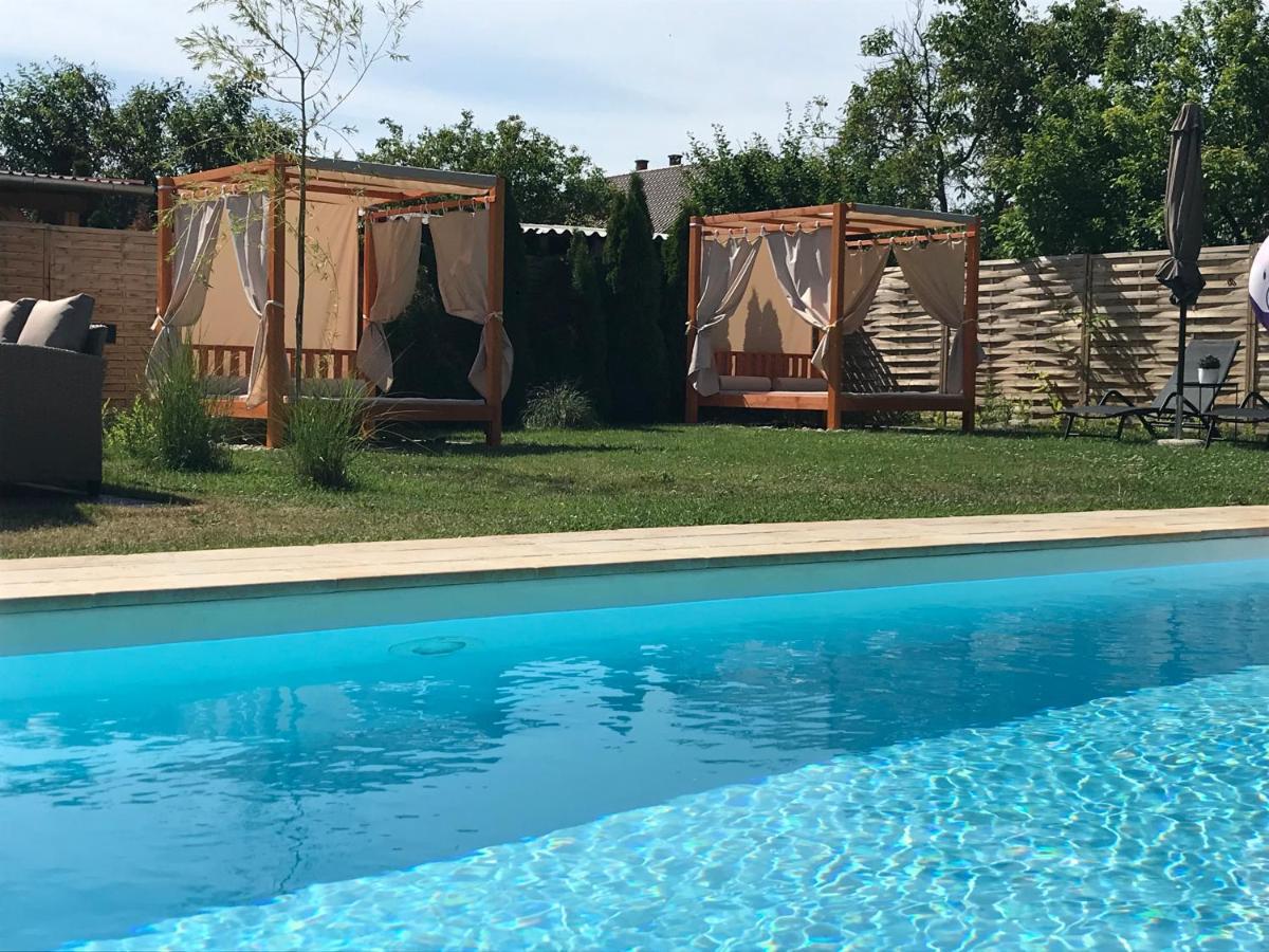 Villa Aruba & Private Spa Suites Keszthely Exterior photo