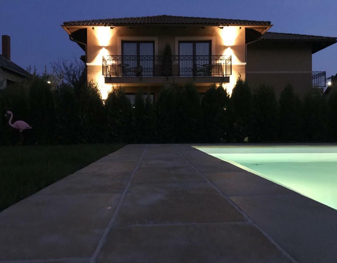 Villa Aruba & Private Spa Suites Keszthely Exterior photo